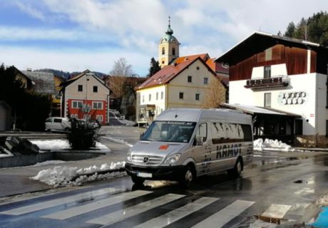 Nazoren prikaz: slovenska izboljšava za prometne znake