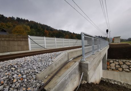 JULIJ, SEPTEMBER 2021 - izdelava in montaža ograj na železniški trasi Kranj - Jesenice