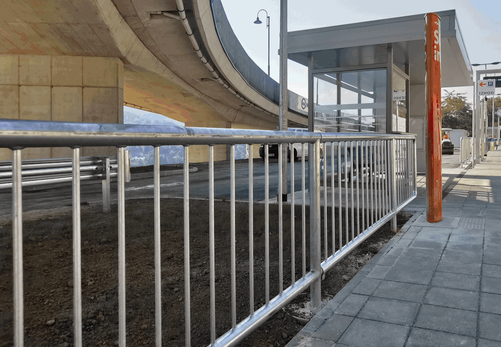 Primer 1 varnostne ograje s vetikalnimi polnili